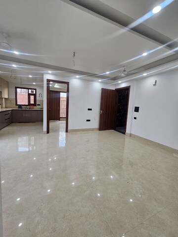 Room in 3 BHK Builder Floor at Chattarpur – for Rent