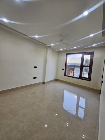 Room in 3 BHK Builder Floor at Chattarpur – for Rent
