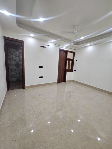 Room in 3 BHK Builder Floor at Chattarpur – for Rent