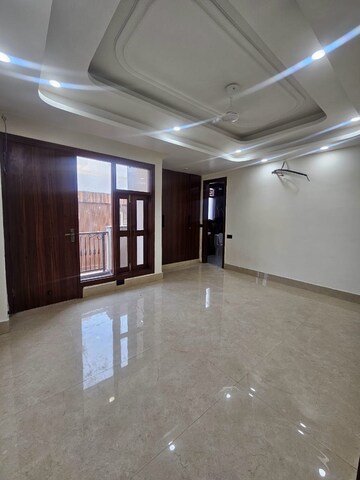 Room in 3 BHK Builder Floor at Chattarpur – for Rent
