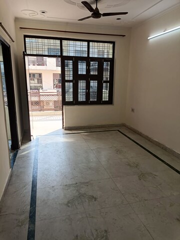Room in 2 BHK Apartment at Conscient Habitat, Sector 99a – for Rent