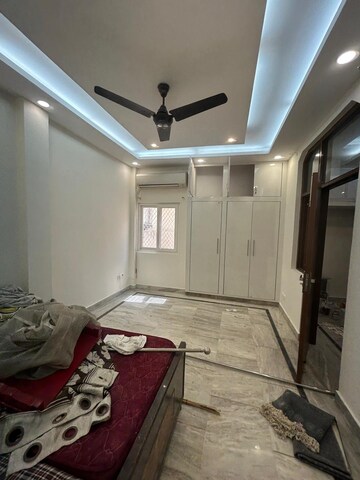 Master Bedroom in 1 BHK Builder Floor at Arjun Nagar – for Rent