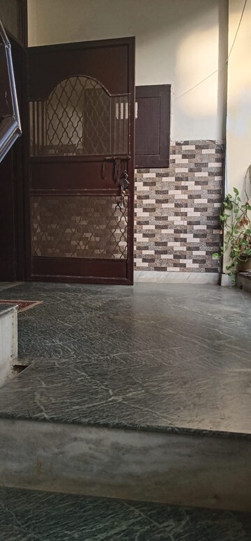 Parking in 1.5 BHK Builder Floor at Sector 51 – for Rent