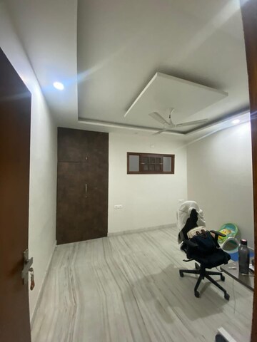Parking in 3 BHK Builder Floor at Sector 15 ii – for Rent