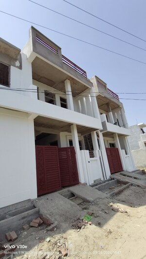 1 BHK Independent House For Sale in Jankipuram Extension