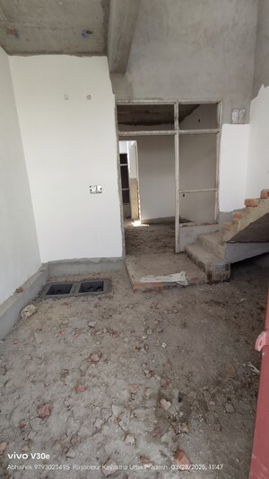 Living Room in 1 BHK Independent House at Jankipuram Extension – for Sale