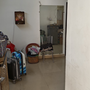 Building Lobby in 2.5 BHK Apartment at Amrapali Princely Estate, Sector 76 – for Rent