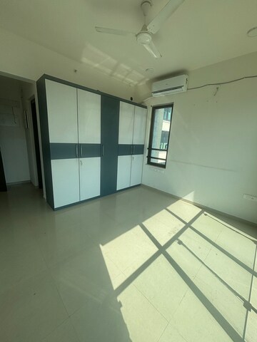 Room in 2 BHK Apartment at Omkar Om Residency, Parel – for Rent