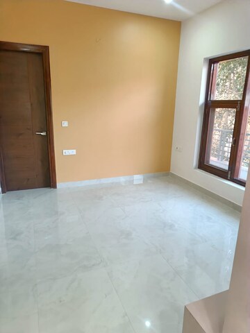 Room in 3 BHK Apartment at Sector 43 – for Sale