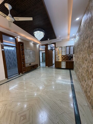Room in 3 BHK Builder Floor at Chahak Plaza, Shakti Khand – for Sale