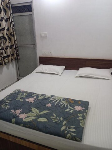 Bedroom in 2 BHK Builder Floor at DLF Vibhuti Khand, Gomti Nagar – for Rent
