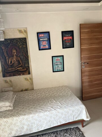 Bedroom in 2 BHK Apartment at Ekta CHS Andheri, Andheri West – for Rent
