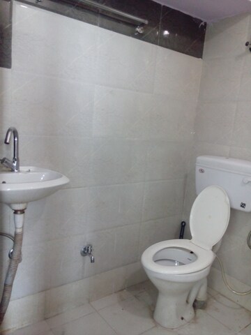 Bathroom in 1 BHK Apartment at Sarita Vihar – for Rent