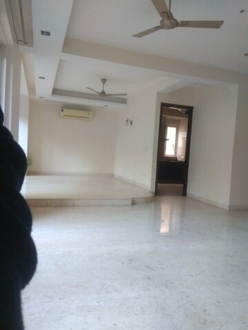 Room in 4 BHK Builder Floor at New Friends Colony – for Rent