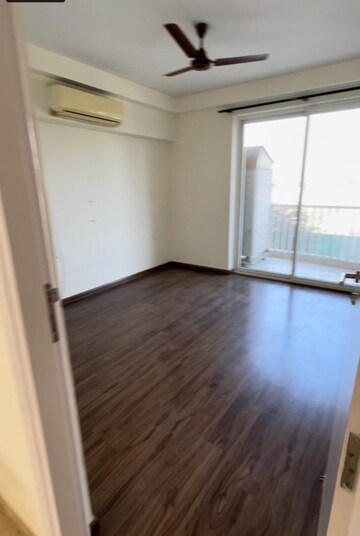Room in 4 BHK Apartment at Emaar Palm Terraces Select, Sector 66 – for Sale