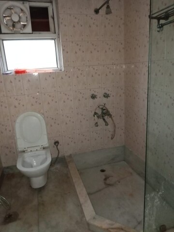 Bathroom in 6 BHK Independent House at New Friends Colony – for Rent