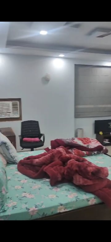 Bedroom in 4 BHK Apartment at Sector 86 – for Rent