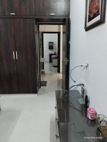 Room in 2 BHK Apartment at Mahim West – for Rent