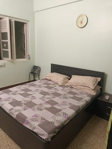 Bedroom in 1 BHK Apartment at Dadar East – for Rent