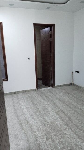 Room in 3.5 BHK Builder Floor at Rohini Sector 11 – for Rent