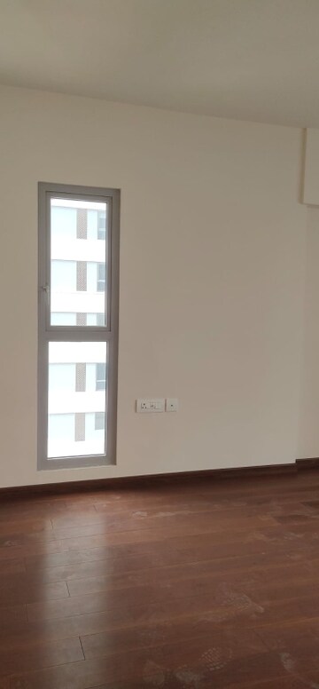 Room in 2 BHK Apartment at Piramal Vaikunth, Balkum Pada – for Sale