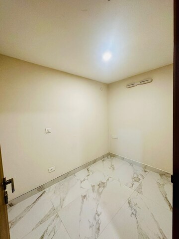Room in 2 BHK Apartment at M3M Heights, Sector 65 – for Sale
