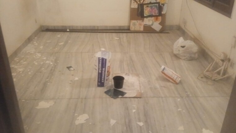 Bathroom, maharani bagh 5 Bedroom 1900 Sq.Ft. Independent House In Maharani Bagh Delhi 8412121