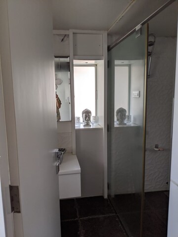 Bathroom in 2 BHK Apartment at Cumbala Hill – for Rent