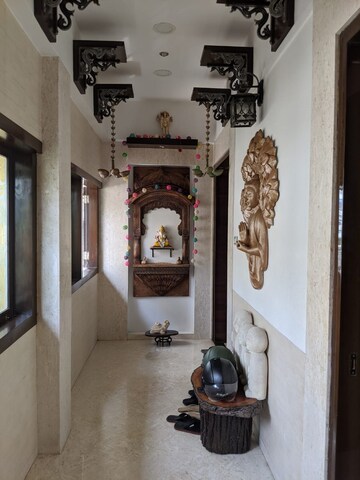 Furnished Amenities in 2 BHK Apartment at Cumbala Hill – for Rent