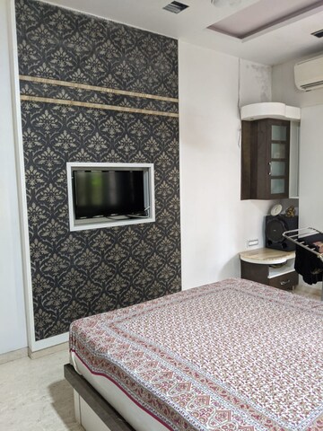 Bedroom in 2 BHK Apartment at Cumbala Hill – for Rent