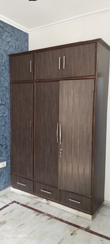 Furnished Amenities in 3.5 BHK Builder Floor at Rohini Sector 11 – for Rent