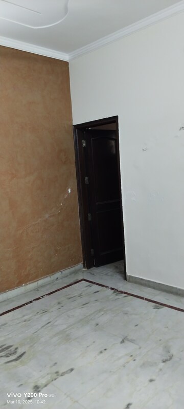 Room in 3.5 BHK Builder Floor at Rohini Sector 11 – for Rent