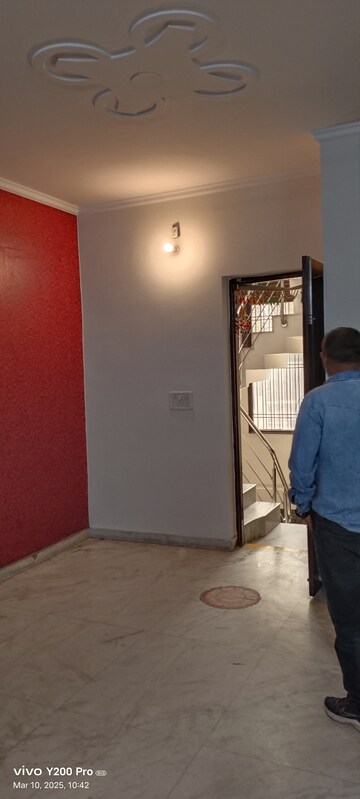 Room in 3.5 BHK Builder Floor at Rohini Sector 11 – for Rent
