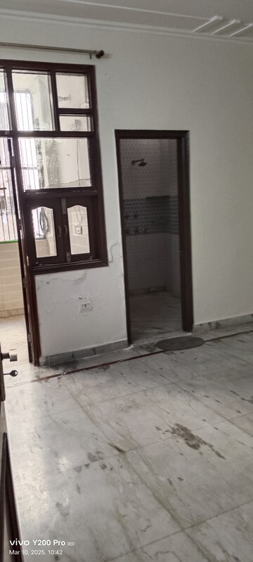 Room in 3.5 BHK Builder Floor at Rohini Sector 11 – for Rent