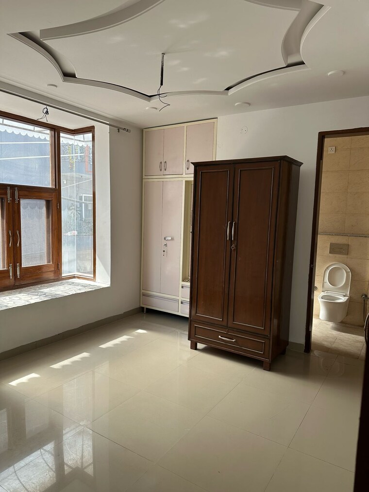 Room, peer mucchalla 3 Bedroom 2250 Sq.Ft. Apartment In Peer Mucchalla Zirakpur 8412115