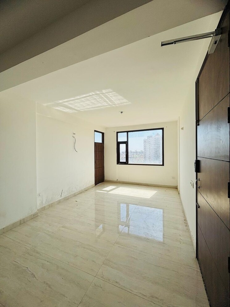 Room, peer mucchalla 3 Bedroom 2250 Sq.Ft. Apartment In Peer Mucchalla Zirakpur 8412115