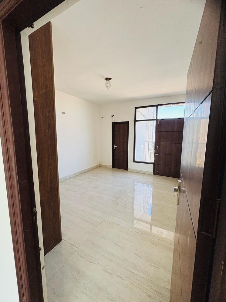 Room, peer mucchalla 3 Bedroom 2250 Sq.Ft. Apartment In Peer Mucchalla Zirakpur 8412115
