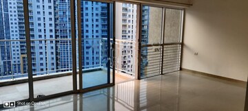 Room in 2 BHK Apartment at Amanora Gold Towers, Hadapsar – for Rent
