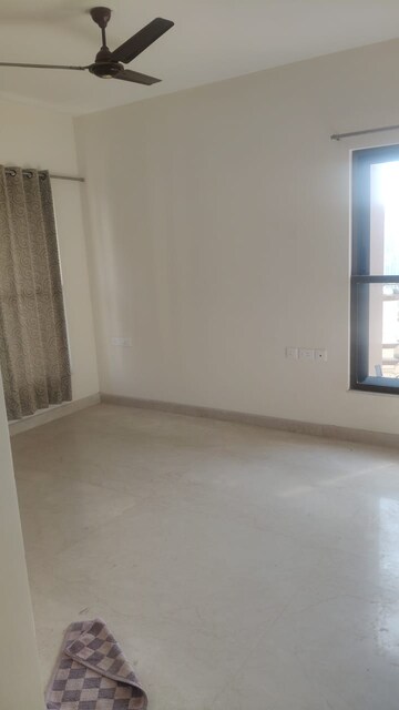 Room in 2 BHK Apartment at K Raheja Ascencio, Chandivali – for Rent