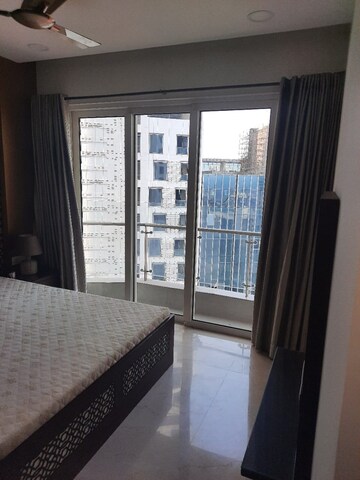 Room in 2 BHK Apartment at Lodha Fiorenza, Goregaon East – for Rent