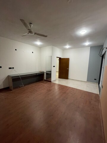 Room in 3 BHK Builder Floor at Hsr Layout – for Rent
