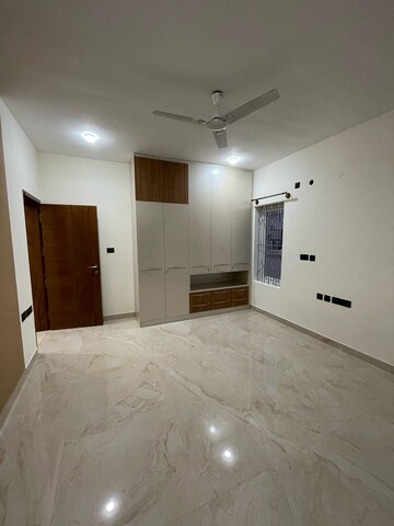 Room in 3 BHK Builder Floor at Hsr Layout – for Rent