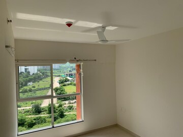 Room in 2 BHK Apartment at Puravankara Silversands, Mundhwa – for Rent