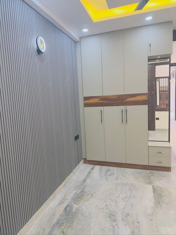 Room in 3 BHK Builder Floor at Indrapuram – for Sale