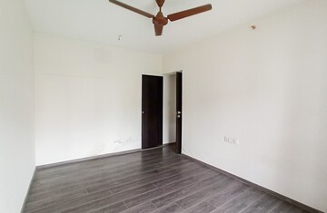 Room in 3 BHK Apartment at Hubtown Hill Crest, Andheri East – for Rent