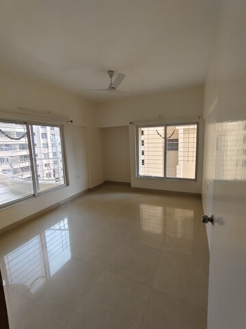 Room in 3 BHK Apartment at Kumar Presidency, Koregaon Park – for Rent