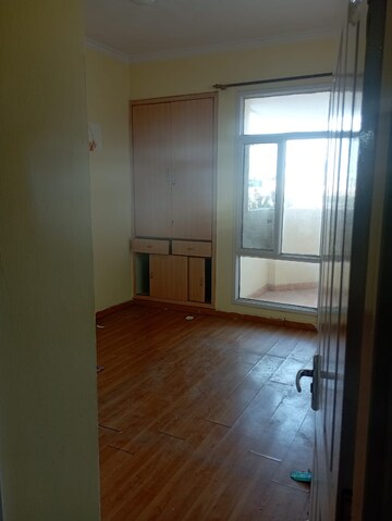 Room in 3.5 BHK Apartment at Shipra Krishna Vista, Ahinsa Khand 1 – for Rent