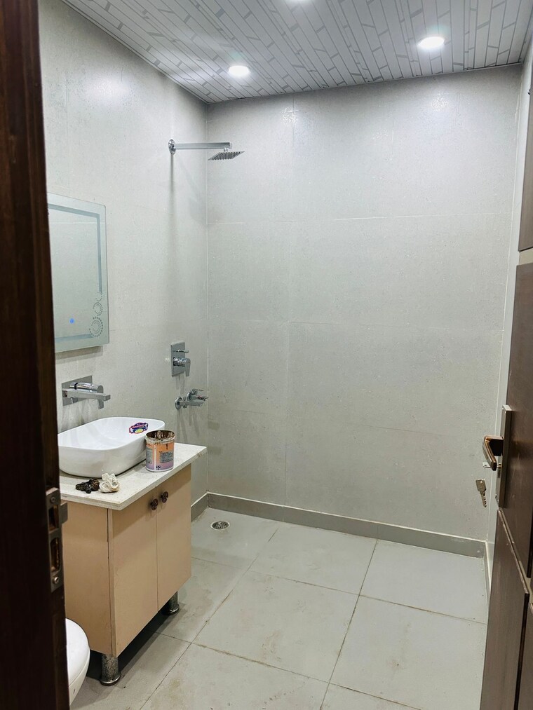 Bathroom, indrapuram 4 Bedroom 2200 Sq.Ft. Builder Floor In Indrapuram Ghaziabad 8412594