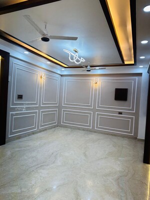 Room in 4 BHK Builder Floor at Indrapuram – for Sale