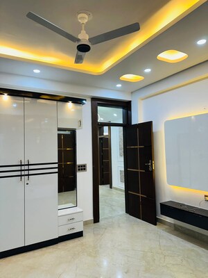 Room in 4 BHK Builder Floor at Indrapuram – for Sale